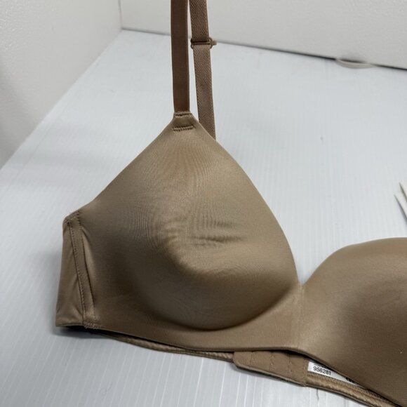 B.tempt’d by Wacoal Wire Free Bra 38B Nude Seamless Lightly Lined Comfort NWT - Picture 3 of 5